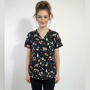 XL Scrub Top White Cross Gnome Print Fun Nurse Care Aid LPN RN Black Red Blue